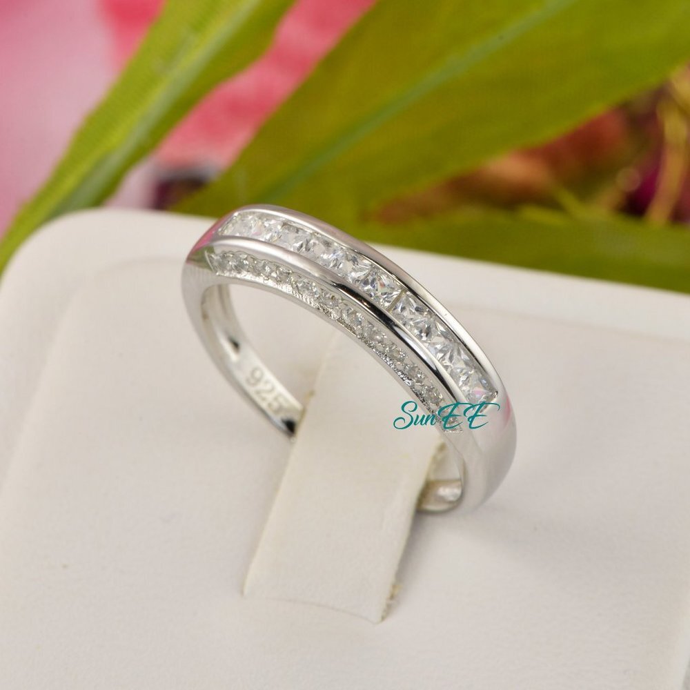NEW WOMENS 925 STERLING SILVER ENGAGEMENT RING WEDDING DIAMOND SET RING - Picture 3 of 4